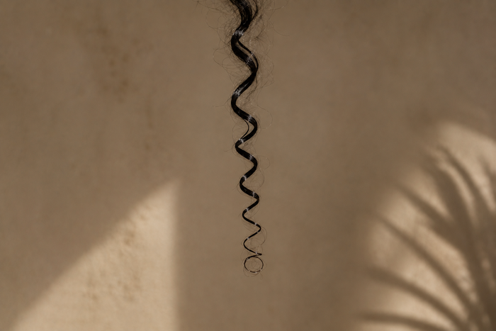 Cheveux fins : comment utiliser l'huile Maskriti sans effet gras